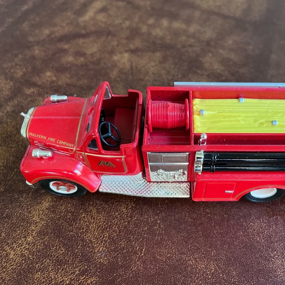 Corgi Classics die cast Malvern Mack B Series Pumper - New in box, never used - Picture 5 of 8